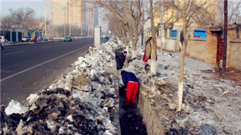 沟渠里的积雪，化得快是北面，化得慢是南面，为什么